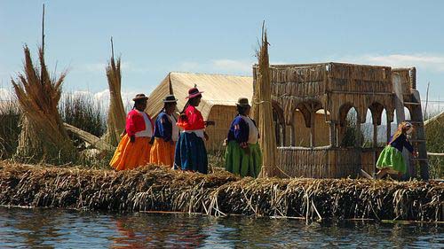 Perou-lac-Titicaca-iles flottantes