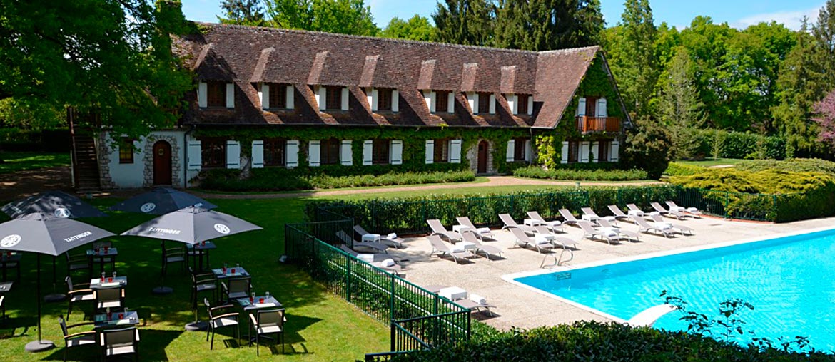 Auberge-Templiers-piscine